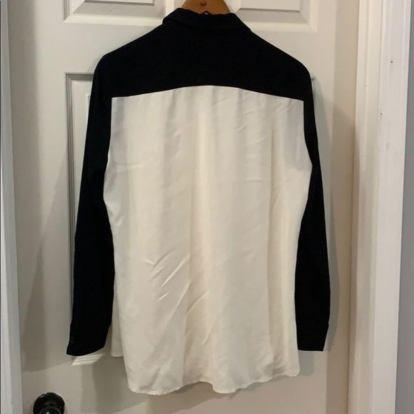 3/$25 - Karen Kane Women’s bowling shirt - Picture 3 of 4